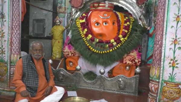 ऐसे ही लोगों ने इंसानियत को जिन्दा रखा हुआ है ऐसे ही लोगों ने इंसानियत को जिन्दा रखा हुआ है