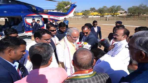 मुख्यमंत्री ने ग्राम दाढ़ी में की विकास कार्यों की घोषणाएं
