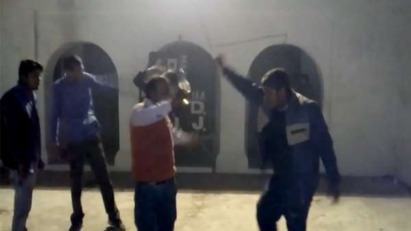 uttar pradesh news maharajganj viral video drunk dance bijli karmchari electricity department