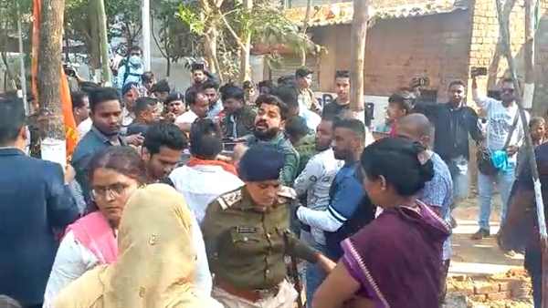 वार्ड पार्षद अब्दुल मन्नान ने किया विरोध