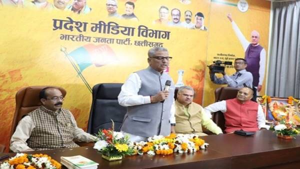कार्यकर्ताओं के घर में प्रवास करेंगे पूर्व मंत्री