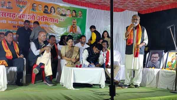 पुलिस ने पथराव की घटना से किया इनकार पुलिस ने पथराव की घटना से किया इनकार