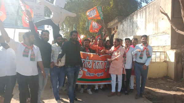 पेपर लीक का खामियाजा भुगत रहे हैं युवा