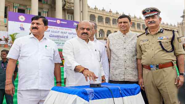 'सत्ता गंवाने के साथ अपना दिमाग भी गंवा चुके हैं।'