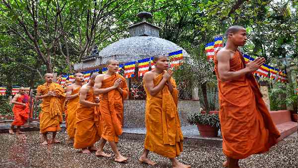 45 दलितों के धर्म बदलने पर भड़की AAP