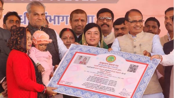 जगह बदलने पर भी नहीं बदलीं, सस्पेंड करता हूं