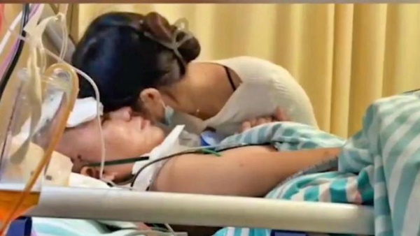 'मैं उसके जागने का इंतजार करूंगी' 'मैं उसके जागने का इंतजार करूंगी'