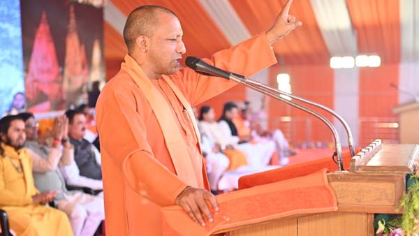 अब एक माह में एक करोड़ लोग आते हैं वाराणसी