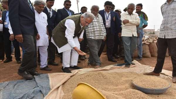 किसानों को टोकन तुंहर हाथ एप का मिल रहा लाभ