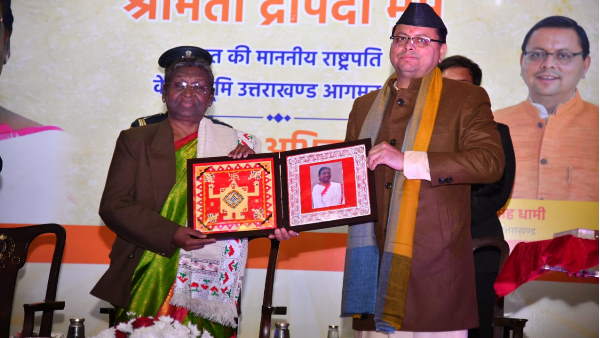 a program was organized in the evening at the CMs residence to felicitate her. During this, cultural programs were also organized to welcome the President