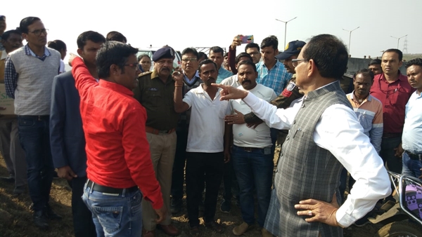 पहुंचते ही अफसरों के लिए बन गए खलनायक !