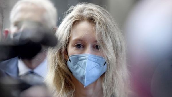 एलिजाबेथ होम्स को भी मिल चुकी है सजा