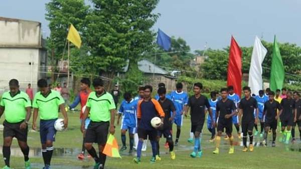 झील टोला के लोगों की दिनचर्या में शामिल है फुटबॉल