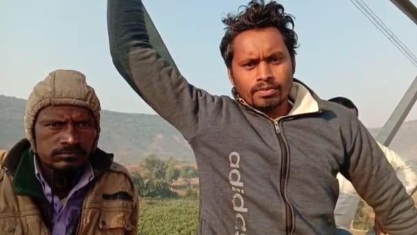 जून महीने में भी चढ़े थे टावर में जून महीने में भी चढ़े थे टावर में