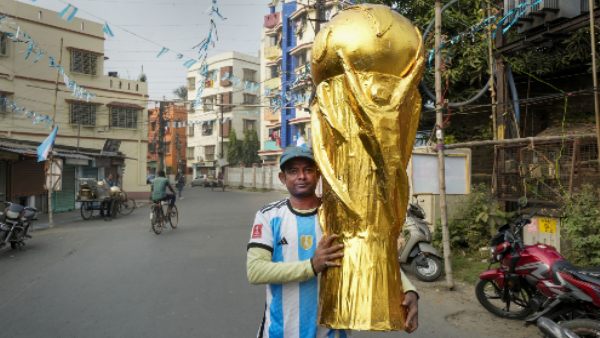 कुत्ते की मदद ढूंढी ट्रॉफी