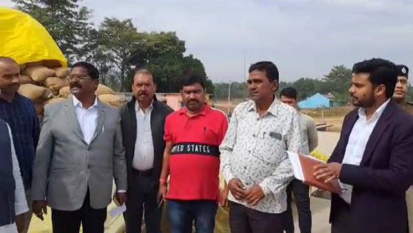 धान खरीदी को लेकर किसानों से की चर्चा
