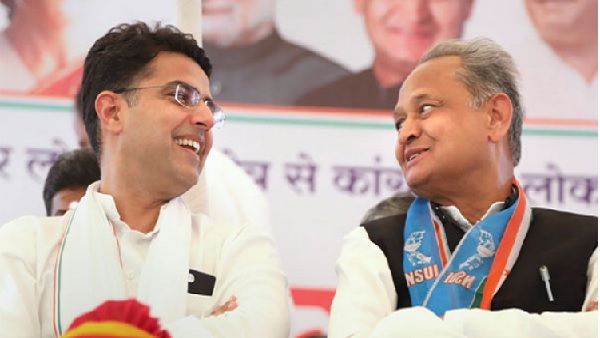 'जहां कम से कम एक दर्जन लोग सीएम के दावेदार हैं'