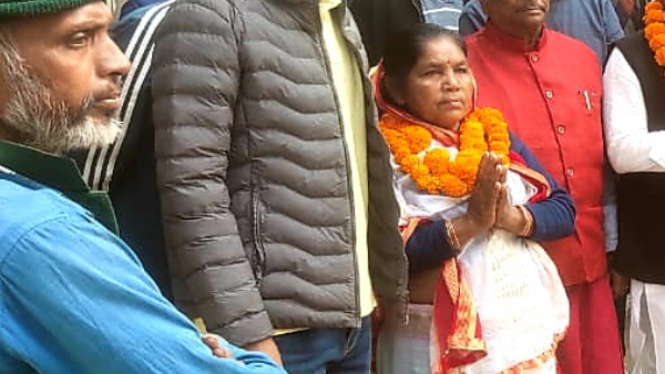 गलियों में झाड़ू लगाने वाली महिला बनी डिप्टी मेयर