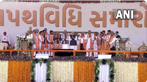 भूपेंद्र पटेल ने ली CM पद की शपथ, नए कैबिनेट का गठन, कई चेहरे शामिल भूपेंद्र पटेल ने ली CM पद की शपथ, नए कैबिनेट का गठन, कई चेहरे शामिल