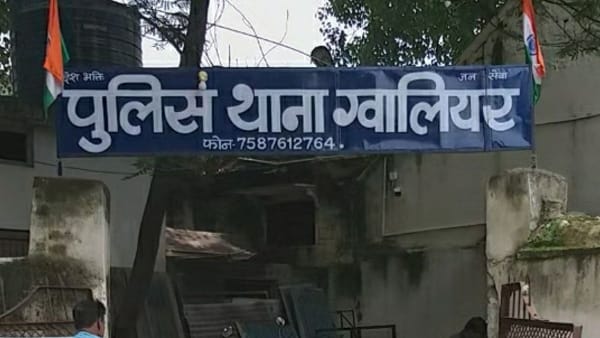 शिकायत वापस लेने के लिए दबाव