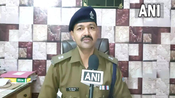 ज्वैलरी, हाथ का ब्रेसलेट और अटैची हैंडओवर