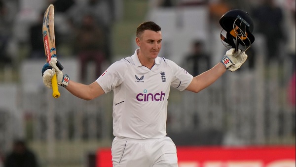 तीसरे टेस्ट में तीसरा शतक