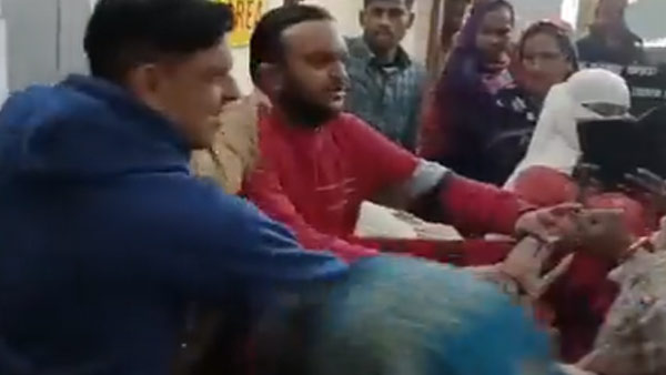 आशा और चालक में जमकर हुई थी कहासुनी