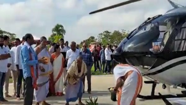 प्रतिमा व्यवसाय के मालिक का हेलीकॉप्टर