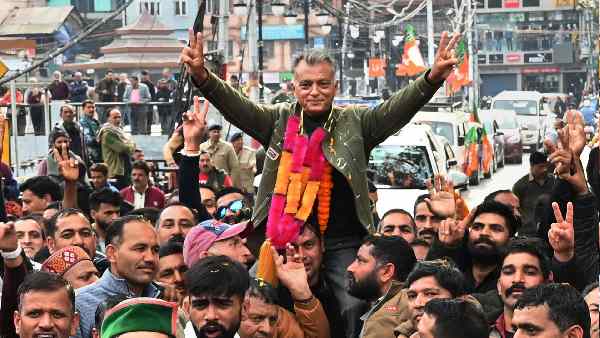 कांग्रेस को बागियों ने यहां लगाई चपत