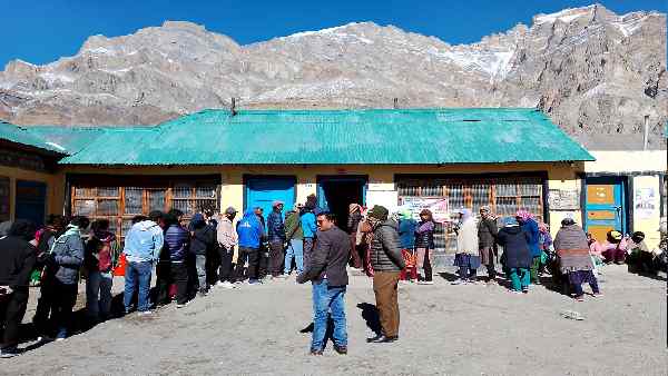 बागी उम्मीदवारों ने किया दोनों दलों से संपर्क किए जाने का दावा