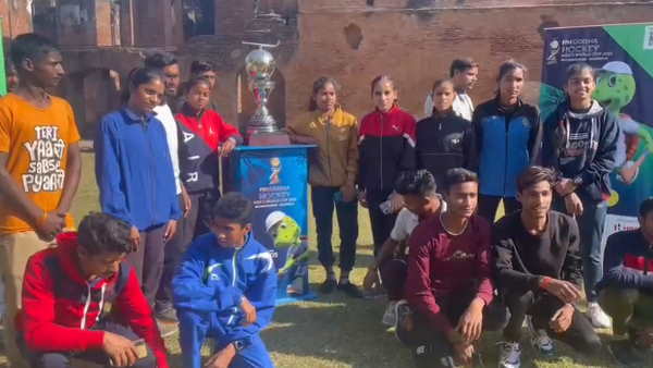 47 साल बाद विश्व कप ट्रॉफी पहुंची लखनऊ 47 साल बाद विश्व कप ट्रॉफी पहुंची लखनऊ