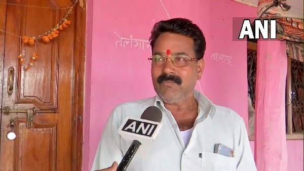 4 कमरे तेलंगाना में हैं और मेरे चार कमरे महाराष्ट्र में 