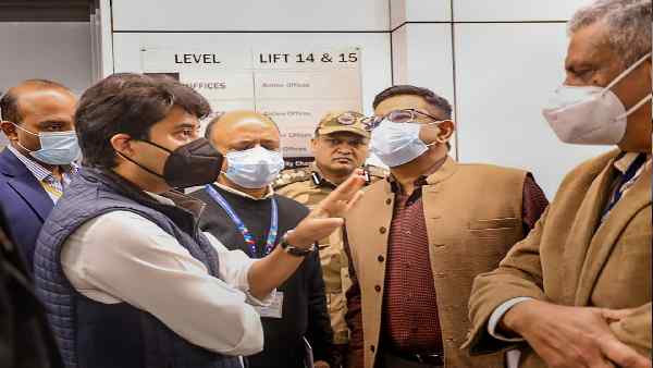 तीन दिन में दूसरी बार आईजीआई टी 3 पहुंचे केंद्रीय मंत्री सिंधिया