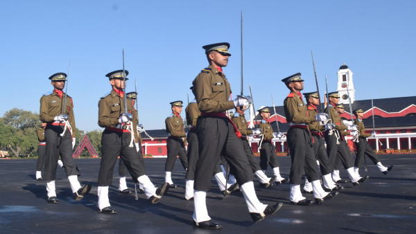 30 युवा सैन्य अधिकारी ग्यारह मित्र देशों के 