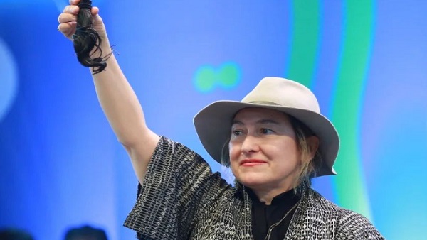 महनाज के बाल भेजने के पीछे बड़ी वजह महनाज के बाल भेजने के पीछे बड़ी वजह