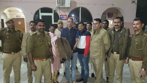 up news: Jewelery worth crores left in Uber cab from NRI, Noida police recovered in 4 hours up news: Jewelery worth crores left in Uber cab from NRI, Noida police recovered in 4 hours