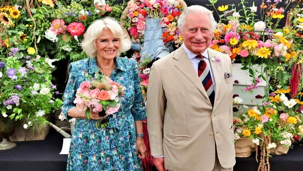 किंग चार्ल्स मां की पसंदीदा जगह पर पहुंचे