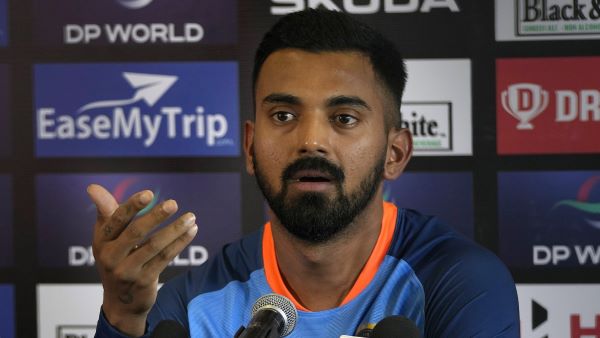 दोनों में जिद्दी कौन है? 