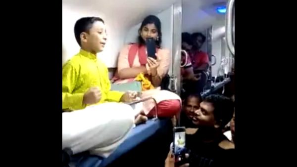 मंत्रमुग्ध हुए लोग