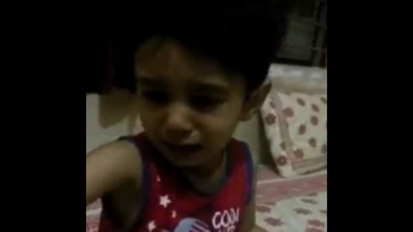 मां-बाप को लोगों ने लगाई फटकार 