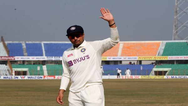 कुलदीप यादव ने दिखाया आक्रामक रुख