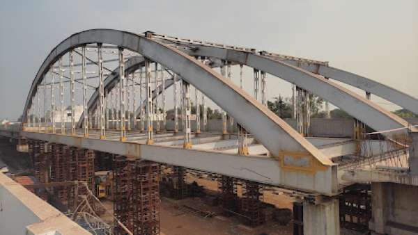 पुलिस ने ठेकेदार पर दर्ज किया 304 के तहत अपराध
