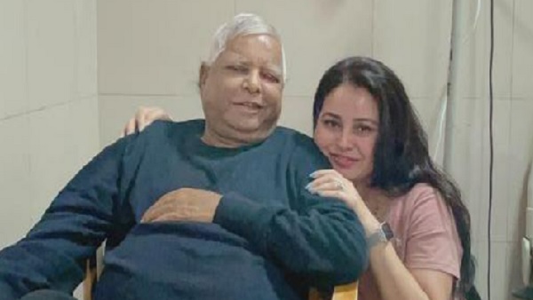बेटी ने शेयर की पापा संग प्यारी तस्वीर बेटी ने शेयर की पापा संग प्यारी तस्वीर