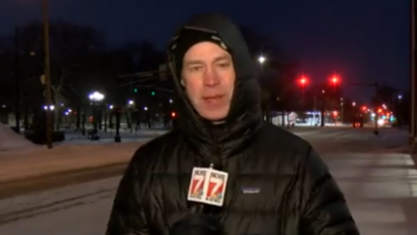 पत्रकार ने लाइव में झल्‍लाकर एंकर के सवाल का दिया ये जवाब 