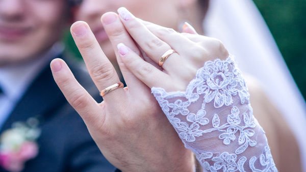 बेटी को सौंपी गई अंगूठी