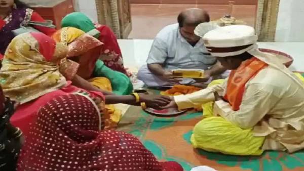 पुलिस ने दोनों पक्षों को समझाकर करवाई शादी