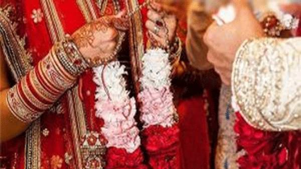 वरमाला में तस्वीर खींचने को लेकर हुआ विवाद