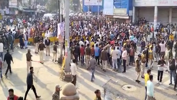 मकरोनिया चौराहे पर चक्काजाम