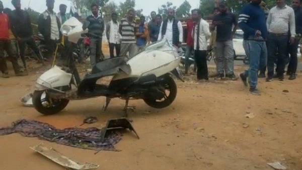 स्कूटी में देखा विशालकाय अजगर, लोगो के उड़े होश