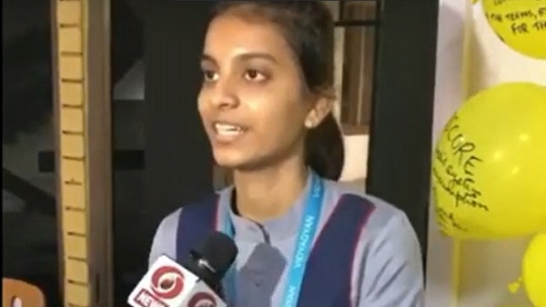 बेटी की खुशी से खुश हैं माता-पिता